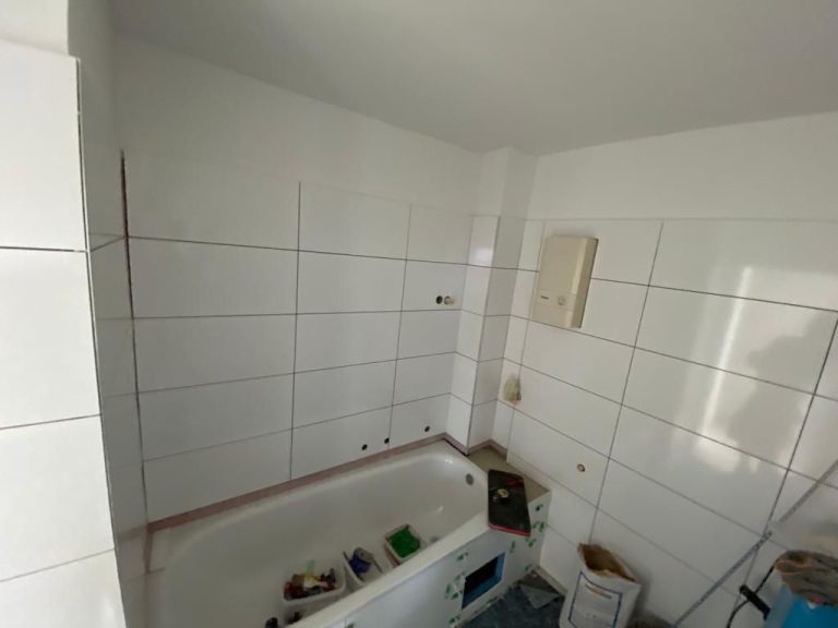 Sanierung und Innenausbau von Wohnungen – 43