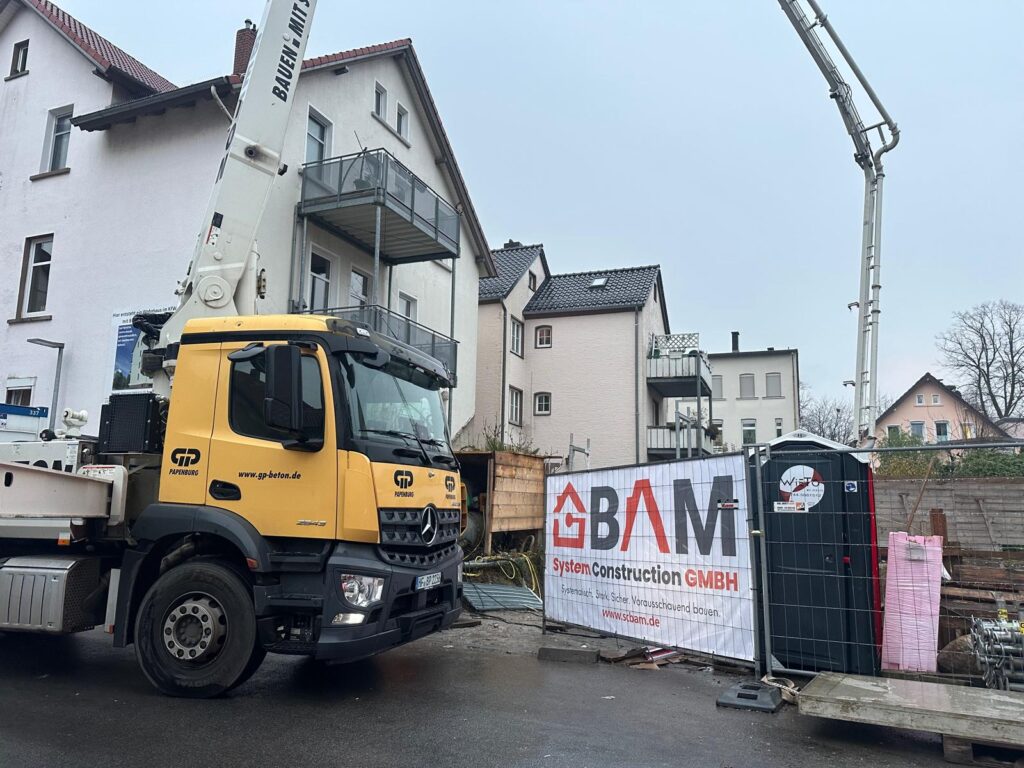 Baustelle von SC BAM mit Bauschild